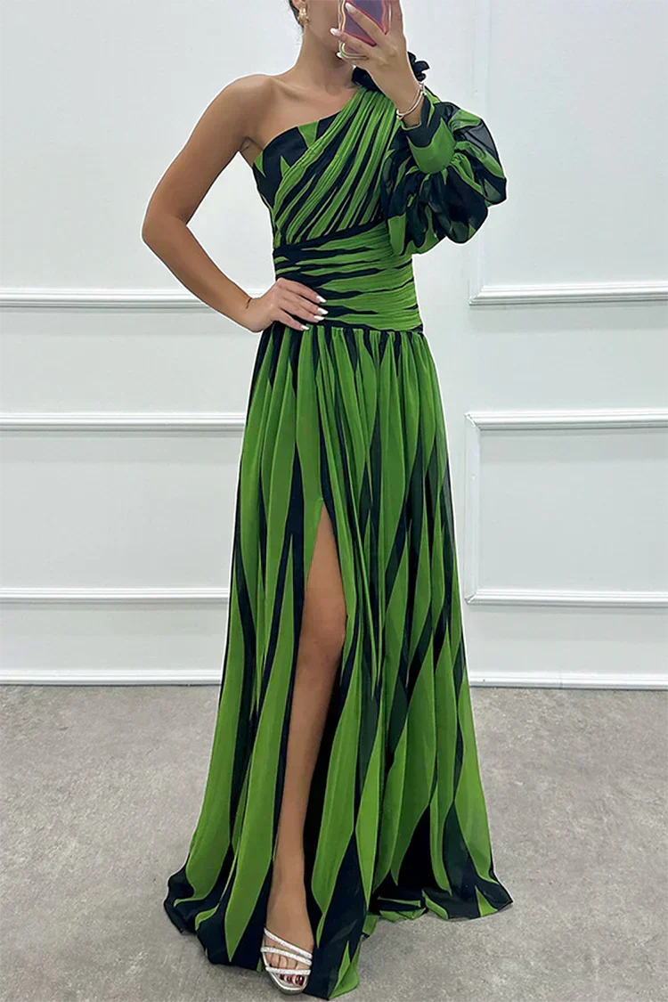 Lílí | One-Shoulder Striped Maxi Dress